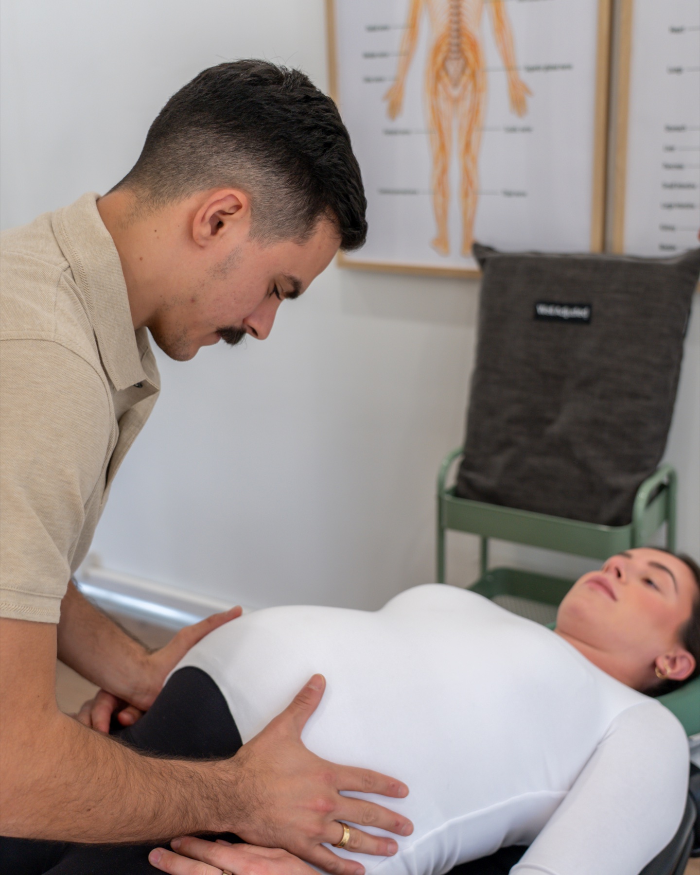 Alma Health chiropractor providing pregnancy-adapted care